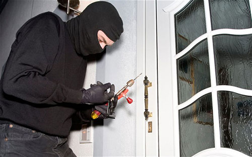 Có bị đi tù khi đánh chết kẻ trộm không?